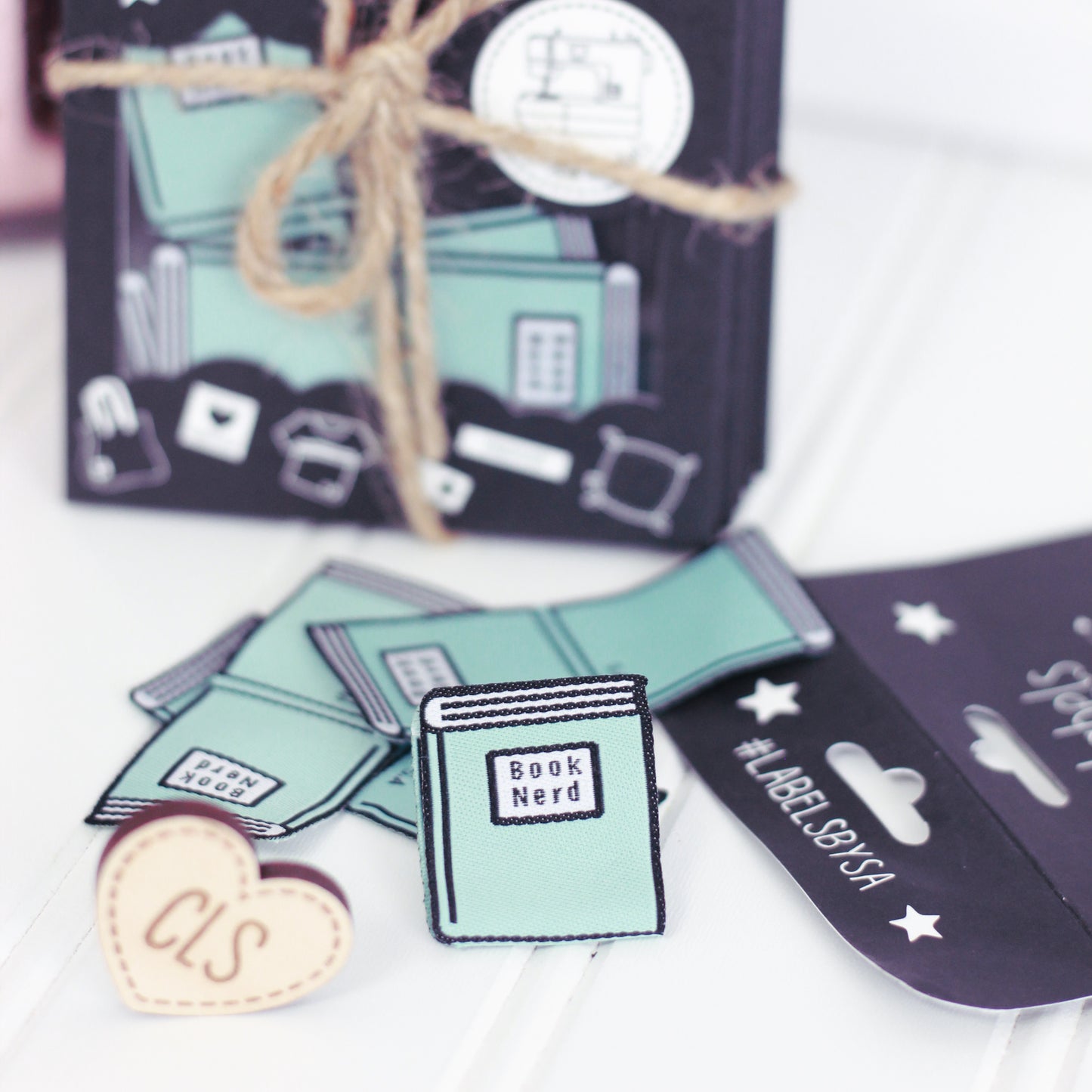 Book Nerd | Woven Seamies Label